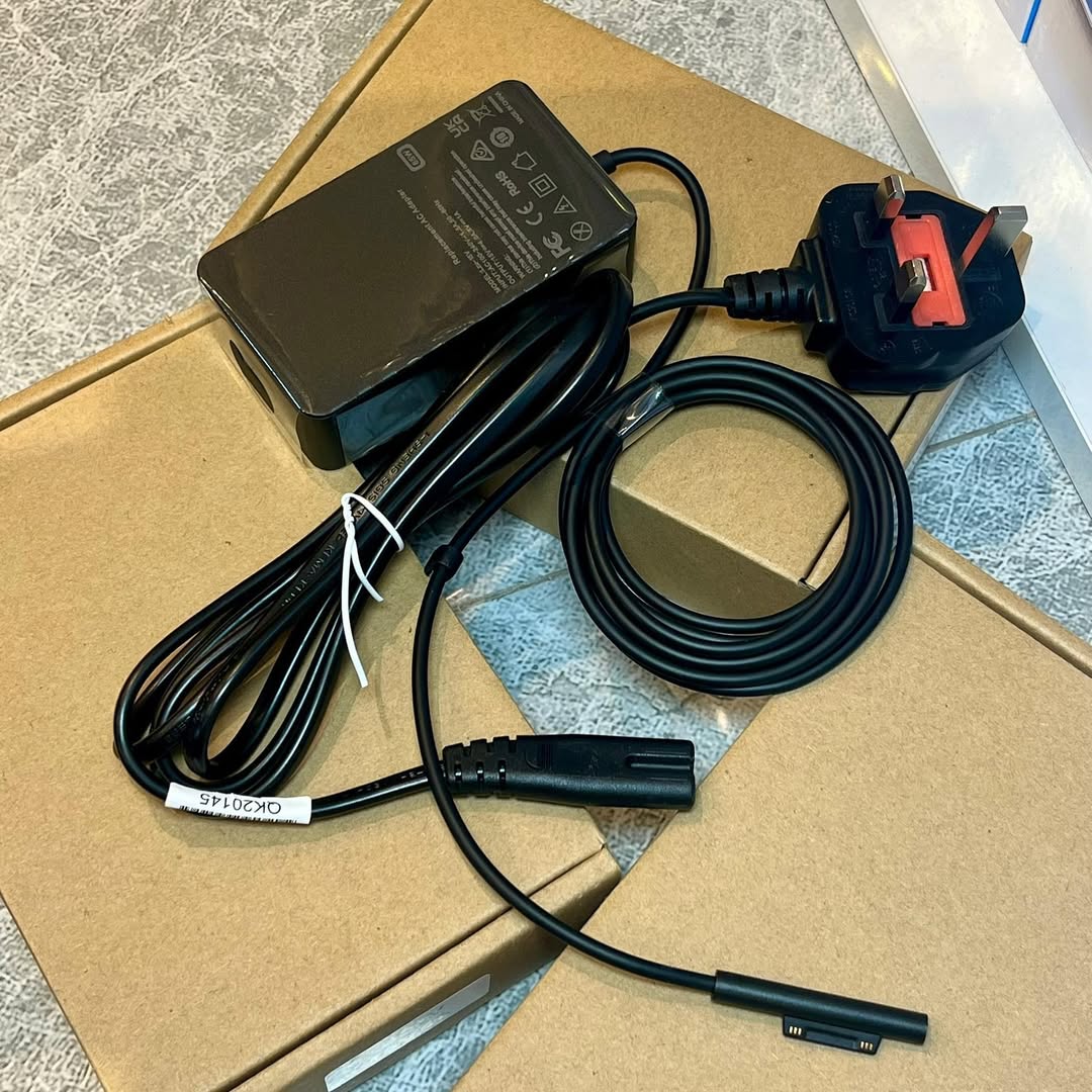 696339ed-e0ca-4deb-9863-c827d1978b4b Microsoft surface 15V 4A Genuine Power Adapter - Image 1