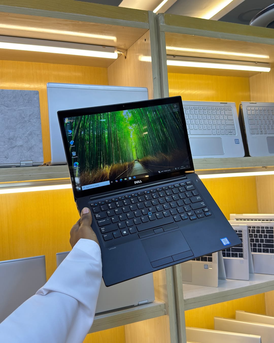 WhatsApp Image 2025-07-21 at 1.16.17 PM (1) Dell 7480 Intel Core i7 7th Gen 16gb Ram 512ssd Storage Intel HD Graphics 620 14 windows 11 pro - Image 1