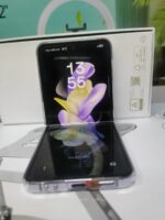 Samsung Galaxy Z Flip 4 , 8GB RAM, 256GB storage, Bora Purple, 6.7-inch Foldable Dynamic AMOLED 2x Display, Main camera: 12 MP + 12.0 MP Front camera: 10MP - Image 2